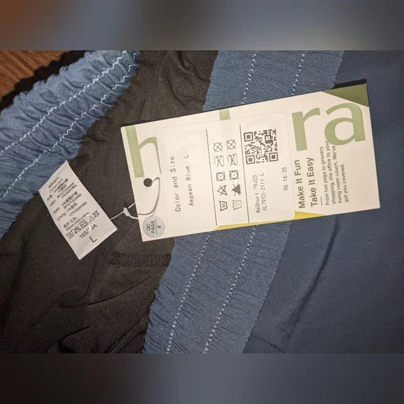 [NWT] Halara - High-Rise Contrast Trim 2.5" Shorts | Large | Aegean Blue - Picture 4 of 13